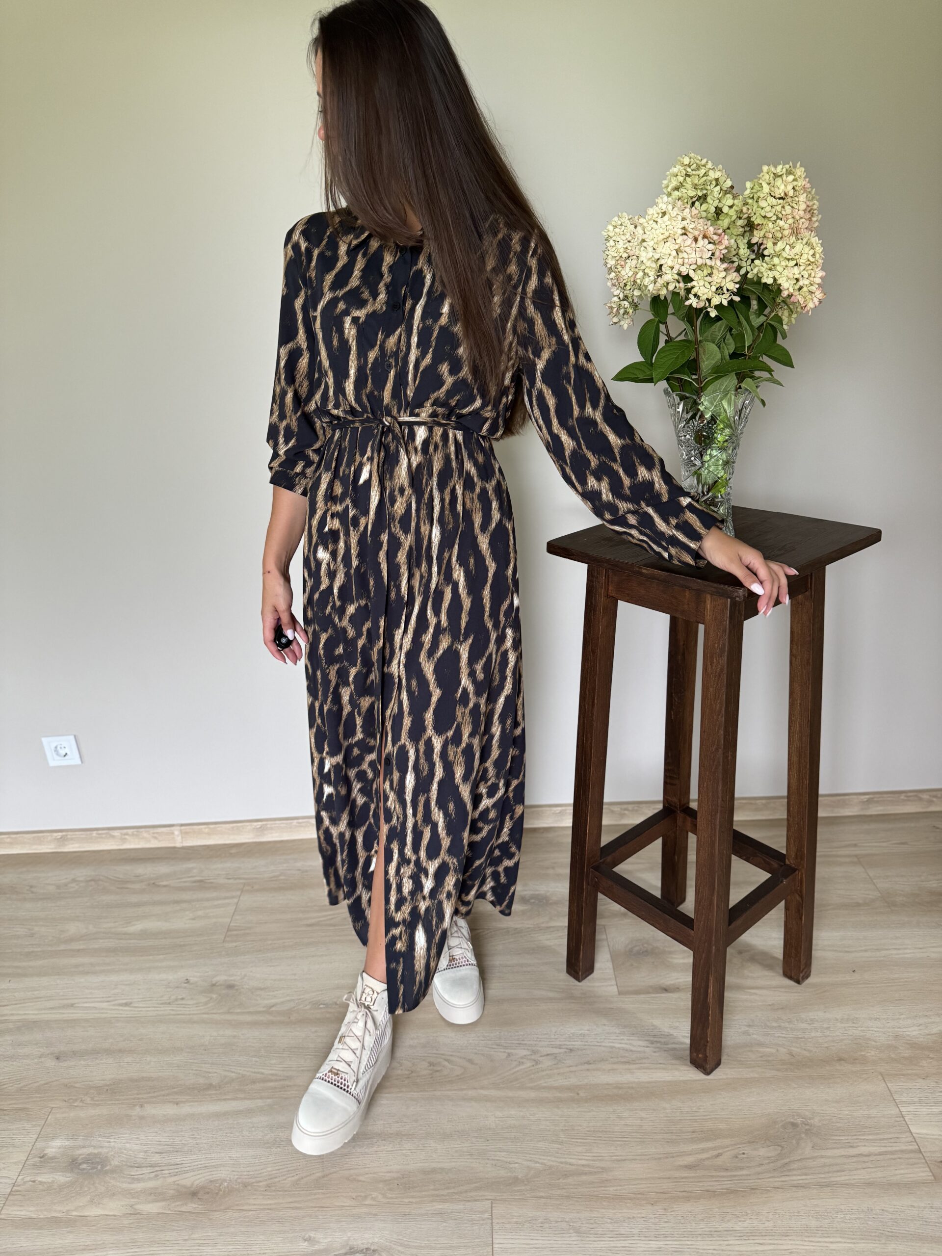 Viskozes leoparda kleita