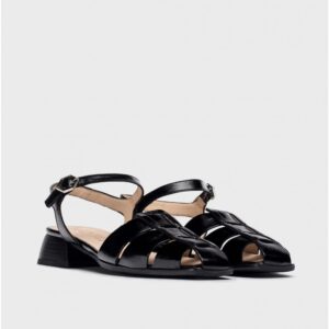 Melnas ādas plakanas sandales